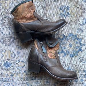 made in Mexico leather Ankle boots .
